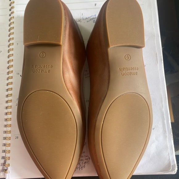 New Amazon essentials flat ladies shoes 6 - Picture 2 of 3